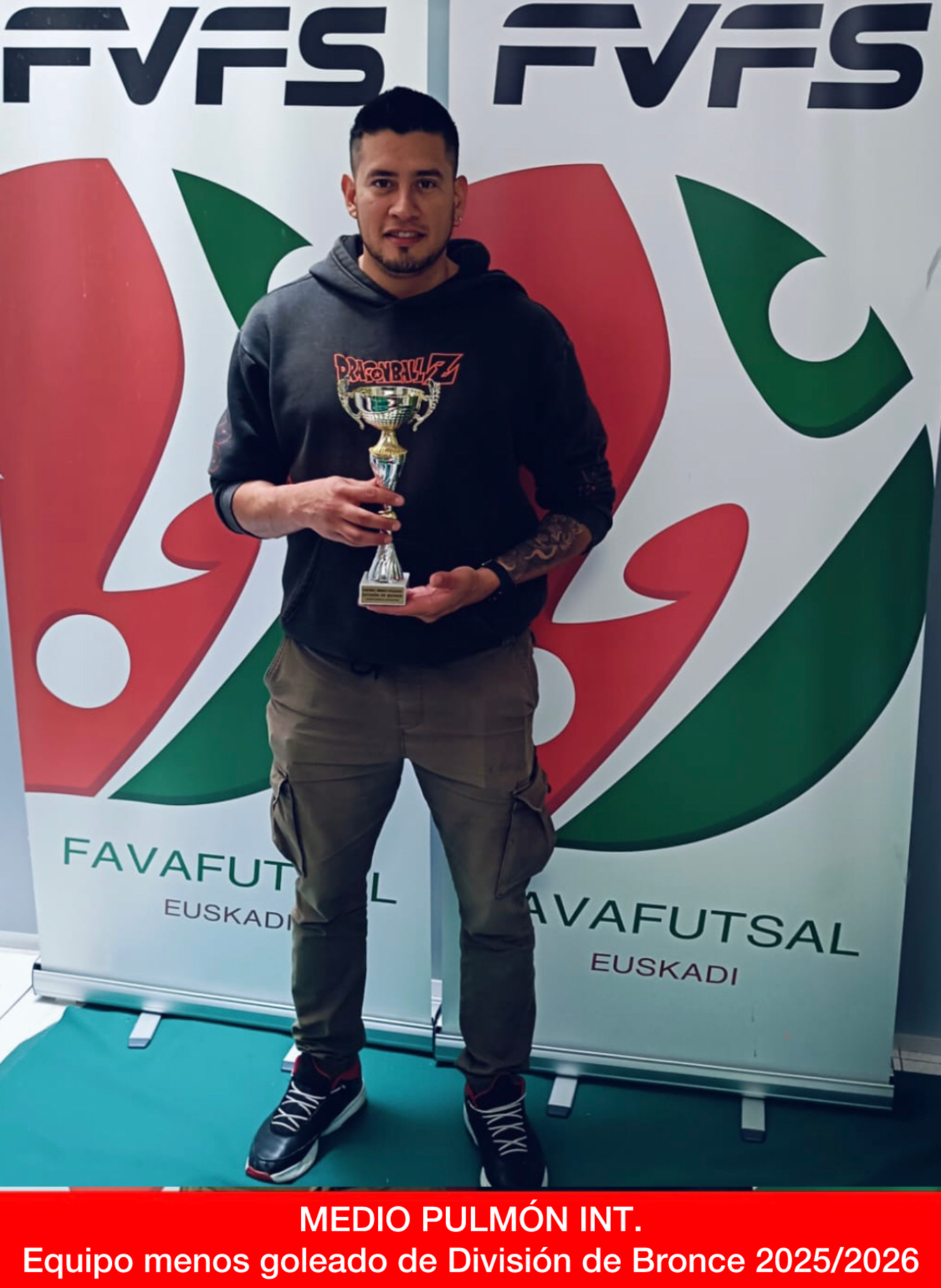 Entrega de trofeos. Premiación del equipo MEDIO PULMÓN INT., equipo menos goleado de División de Bronce 2025/2026.