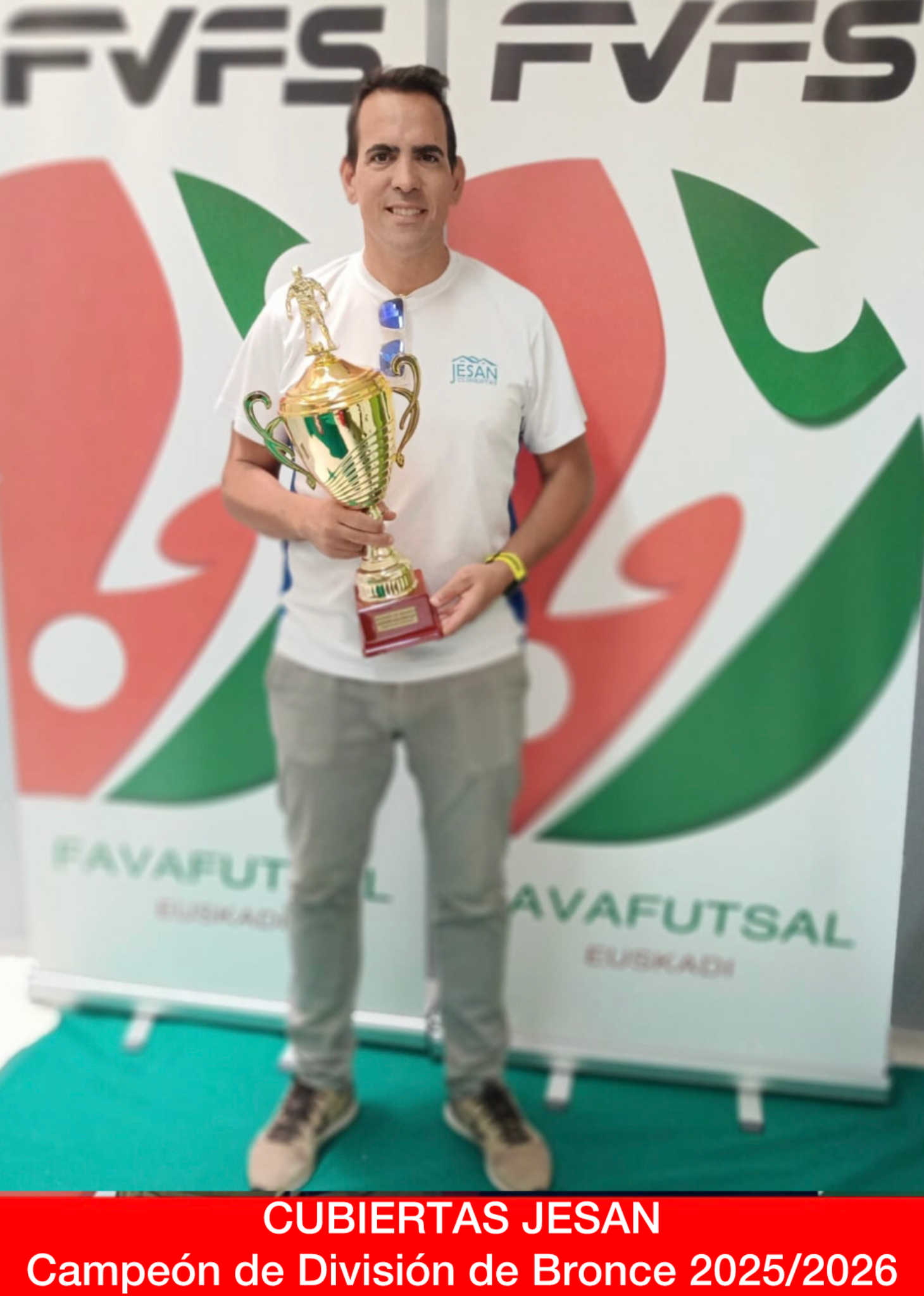 Entrega de trofeos. Premiación del equipo CUBIERTAS JESAN, como Campeón de División de Bronce en la temporada 2025/2026.