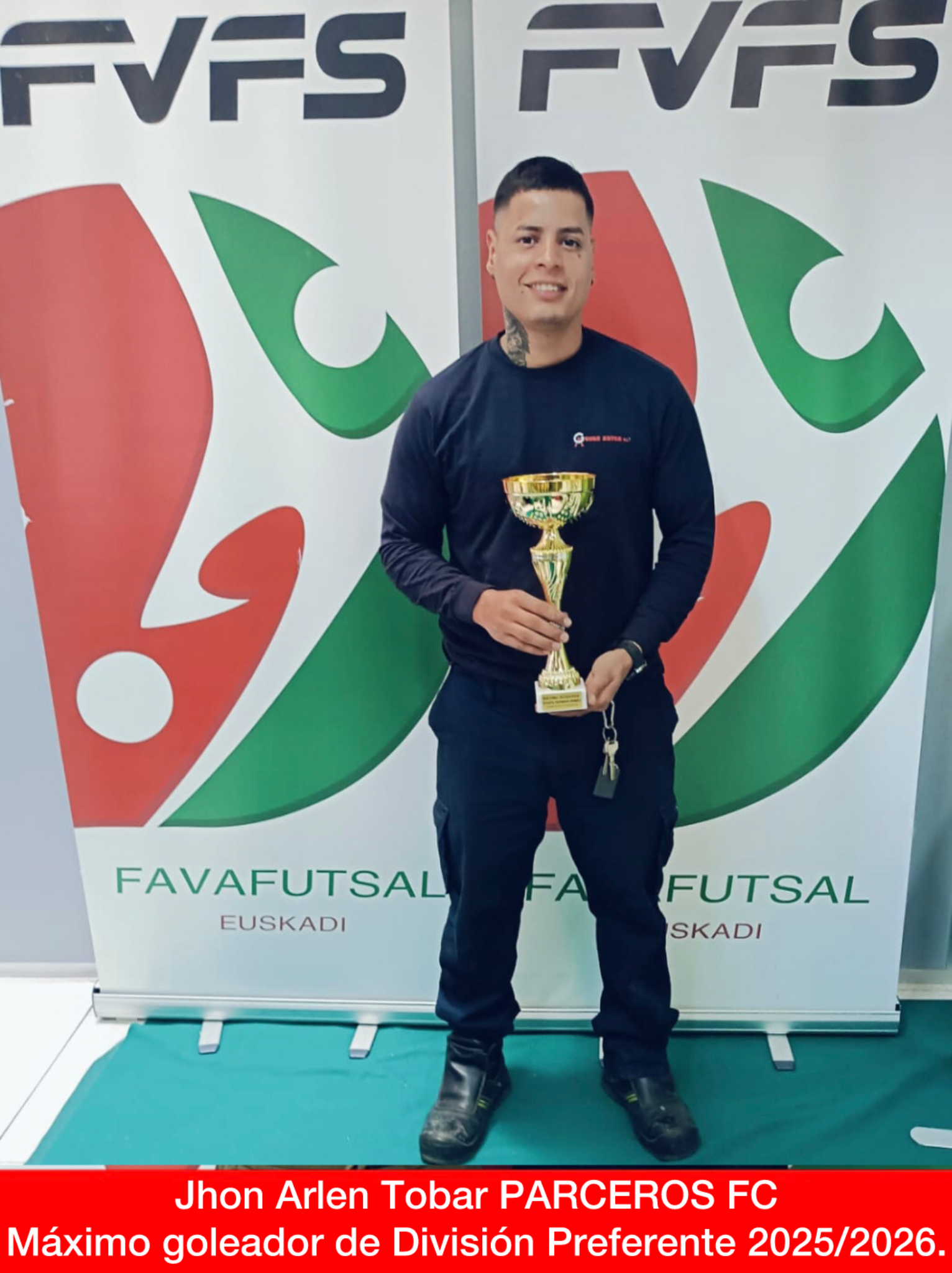 Entrega de trofeos. Premiación de Jhon Arlen Tobar del equipo PARCEROS FC, máximo goleador de División Preferente 2025/2026.