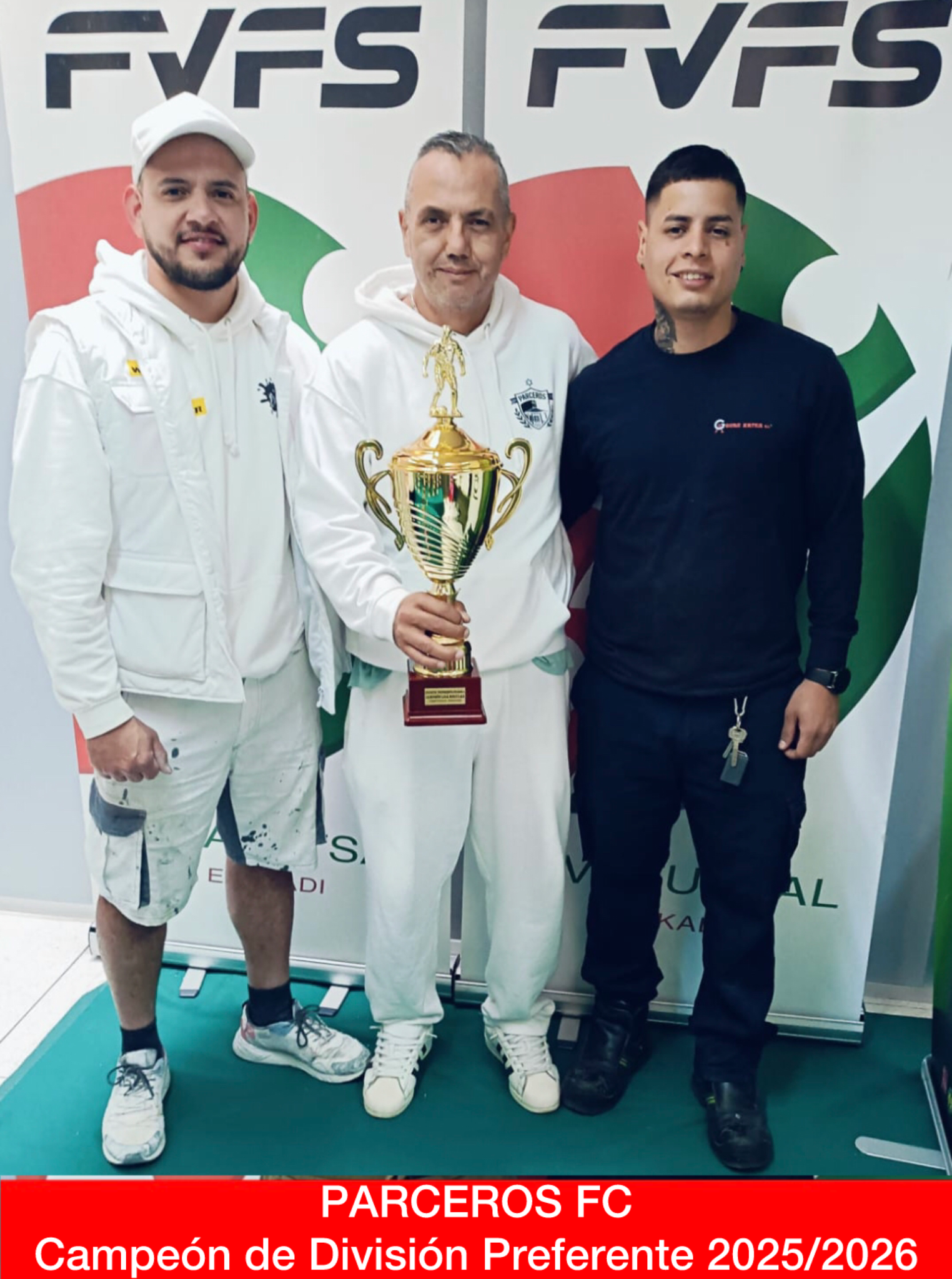 Entrega de trofeos. Premiación del equipo PARCEROS FC, campeón de División de Preferente en la temporada 2025/2026.