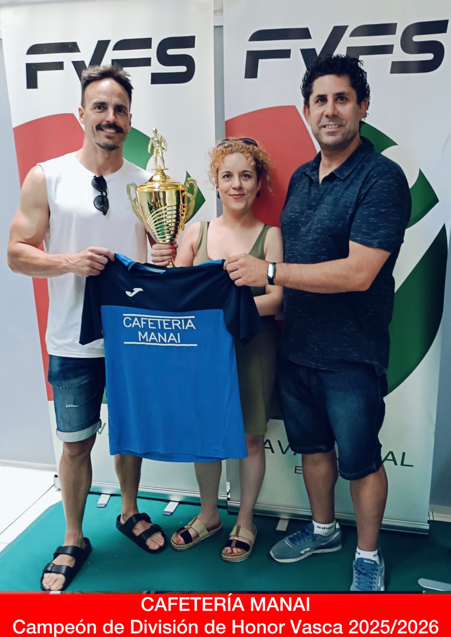 Entrega de trofeos. Premiación del equipo CAFETERÍA MANAI, como Campeón de División de Honor Vasca en la temporada 2025/2026.