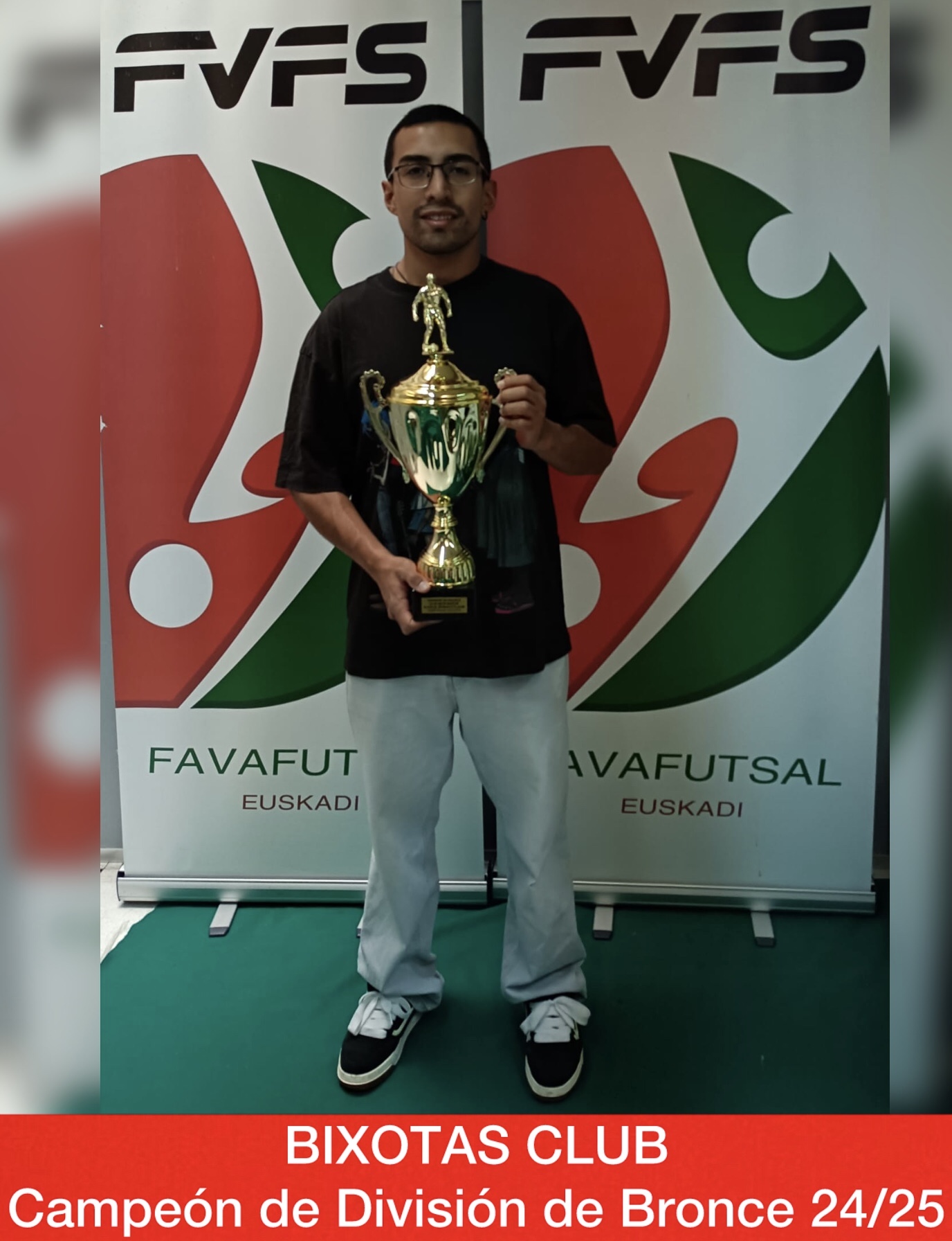Entrega de trofeos. Premiación del equipo Bixotas Club, campeón de División de Bronce 2024/2025.
