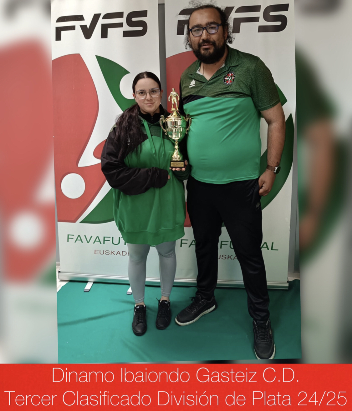 Entrega de trofeos. Premiación del equipo Dínamo Ibaiondo Gasteiz C.D., Tercer Clasificado de División de Plata 2024/2025.