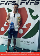 Entrega de trofeos. Premiación de Iñaki Aranguren del equipo Cafetería Manai, máximo goleador de División de Honor Vasca 2025/2026.