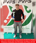 Entrega de trofeos. Premiación de Victor Manuel Delgado del equipo Purito Perú FC. máximo goleador de División de Plata 2024/2025.