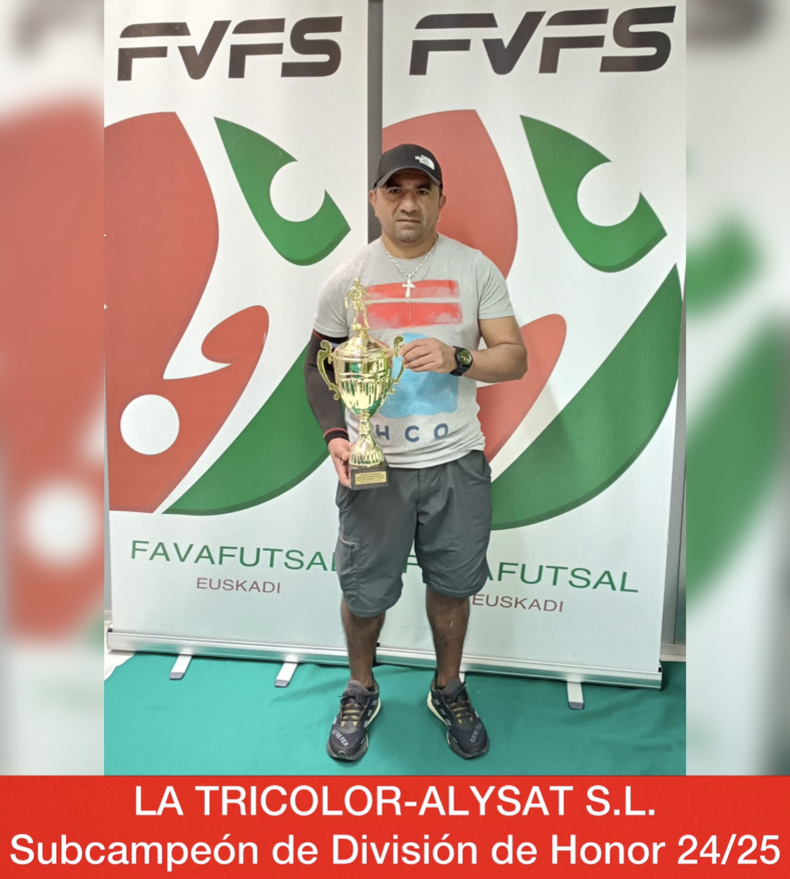 Entrega de trofeos. Premiación del equipo La Tricolor-Alysat S.L, subcampeón de División de Honor 2024/2025.